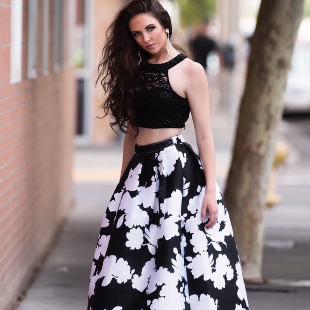 🚫🚫SOLD 🚫🚫 Super Cute and Fun Prom Dress